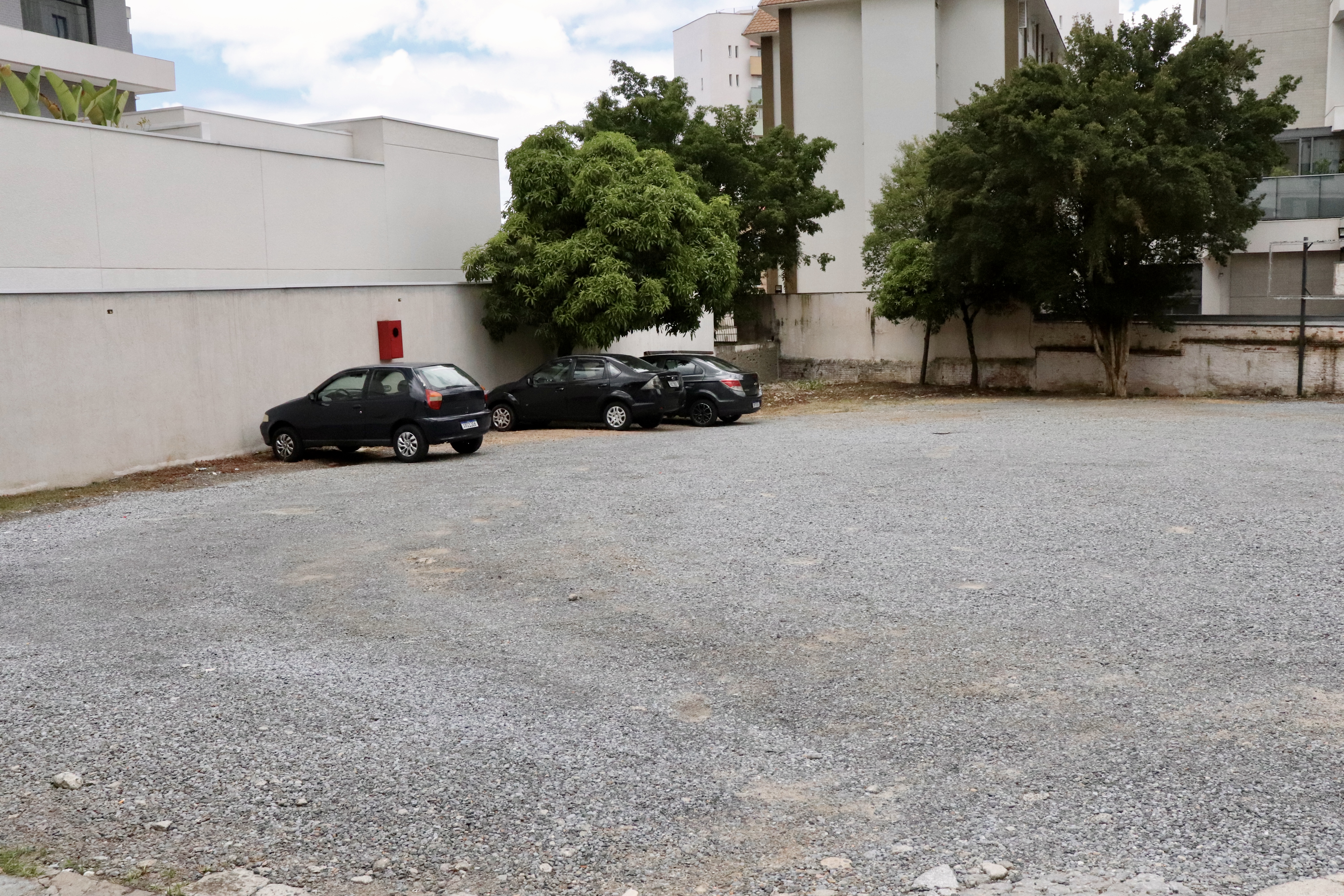 Estacionamento amplo