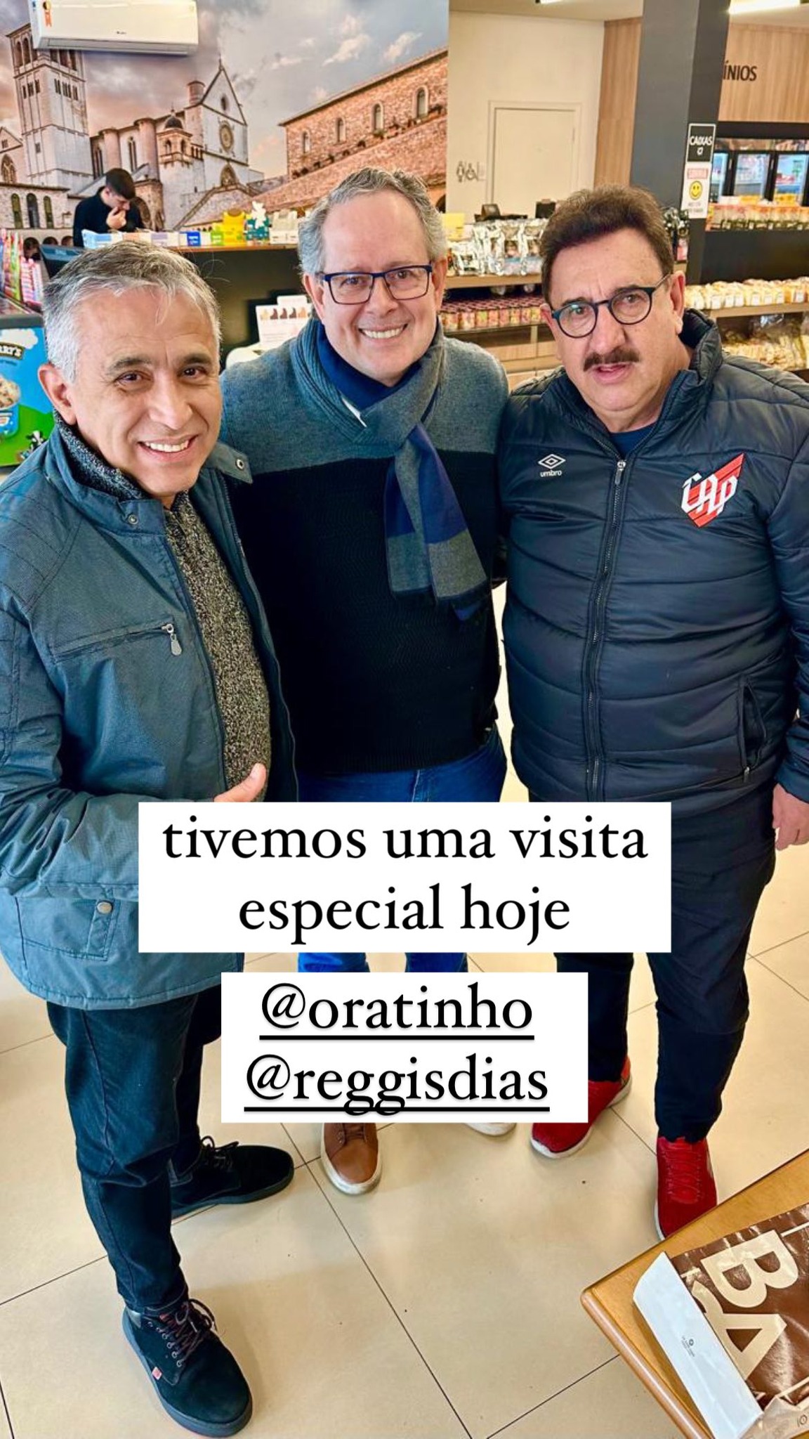 apresentador ratinho e regis dias na padaria saintclaire em curitiba